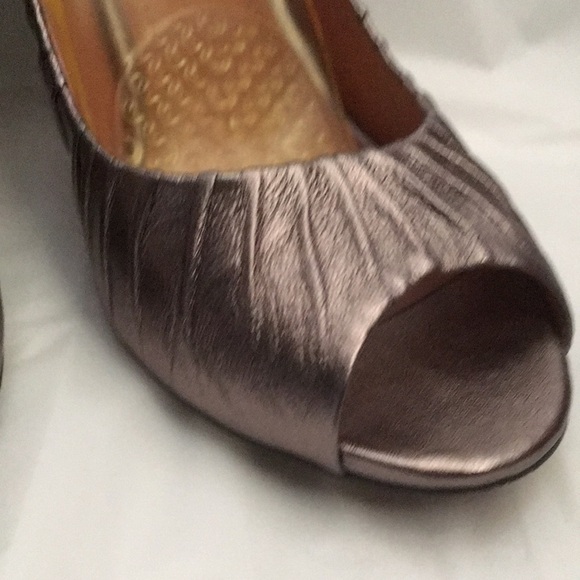 Ladies’ Vince Camuto Peep-toe Steel VC-ARA Pumps (9-1/2B) - Picture 11 of 15